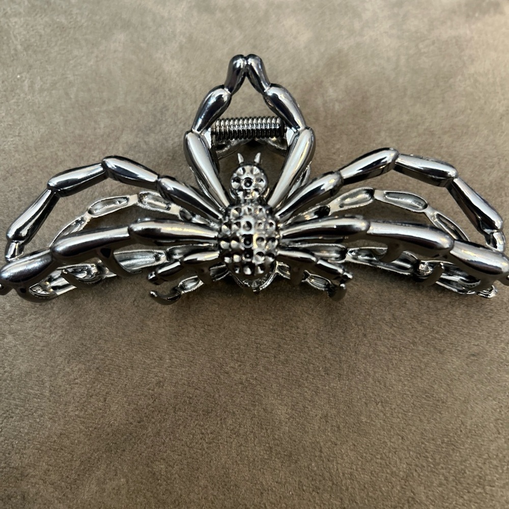 Metal Hair Claw Clips for Women | Emo Goth Spider Design Tight Metal Clip